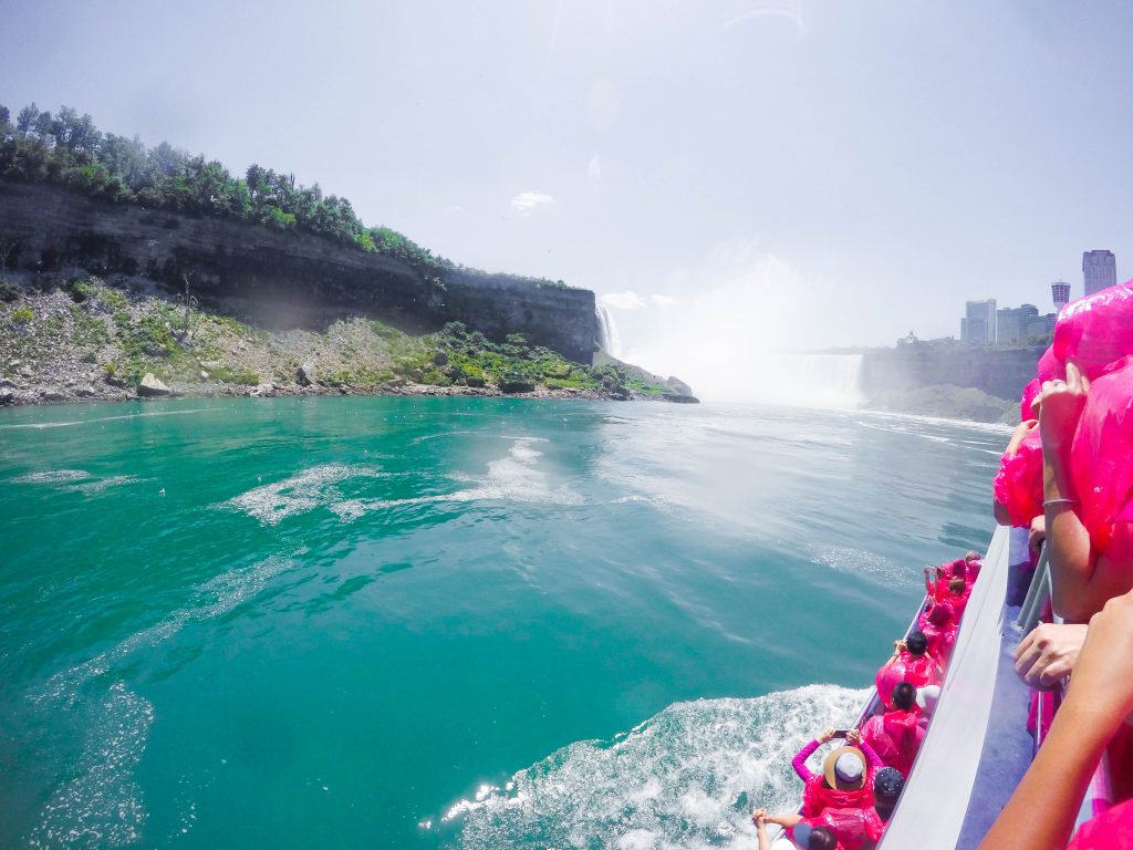 Horsehoe Falls Niagara Falls Hornblower Cruises