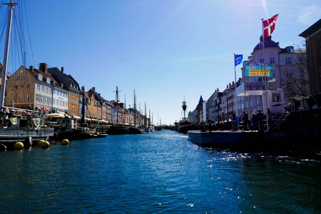 Want to know the best way to get to know Copenhagen? Take a Copenhagen canal tour! Read this post for tips and tricks on how to make the most of your boat tour of Copenhagen.