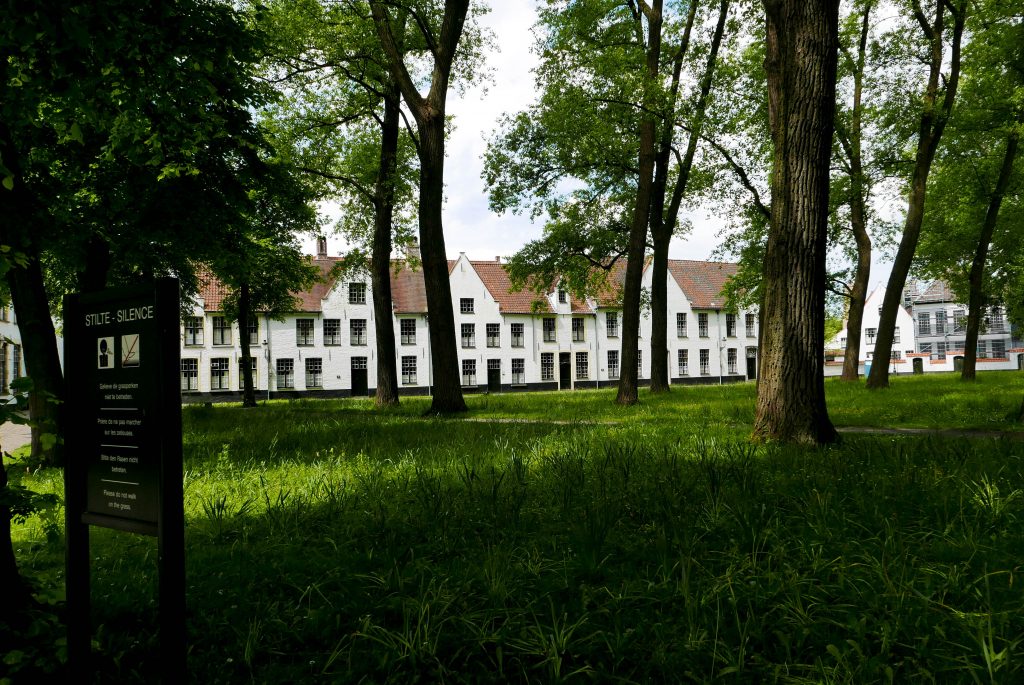 day trip to Bruges Begijnhof