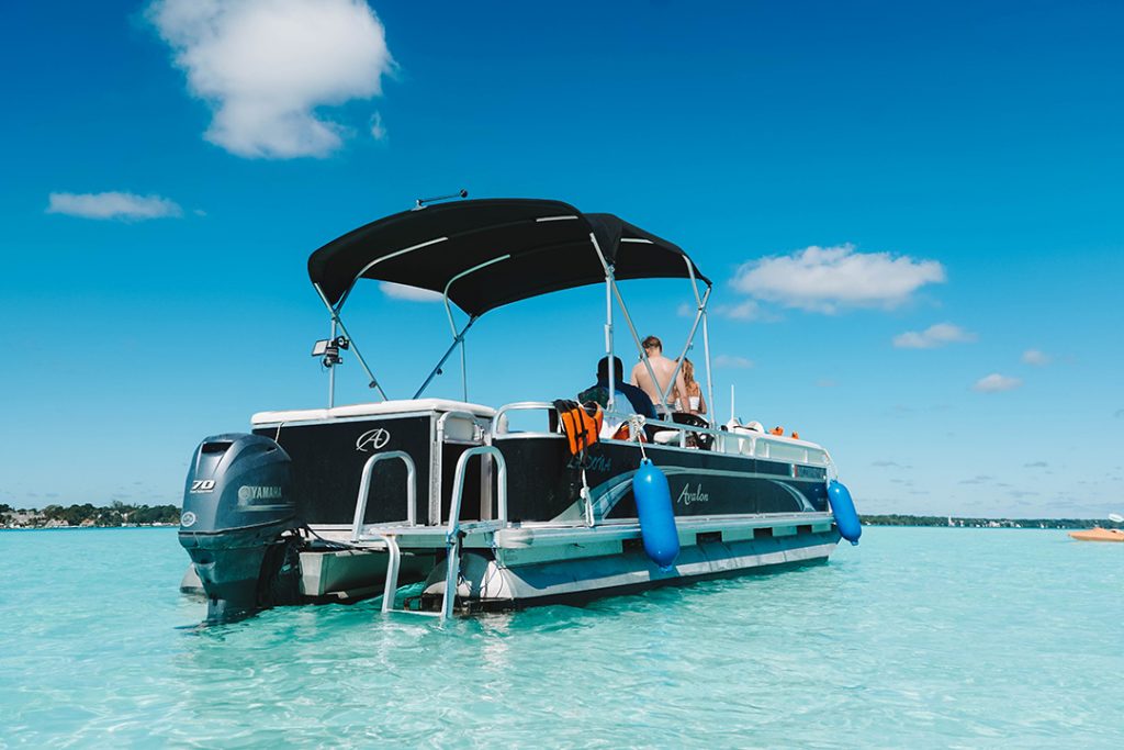 The Gaia Experience boat in the canal de los piratas