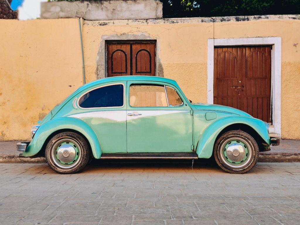 a teal volkswagen bug in valladolid, mexico