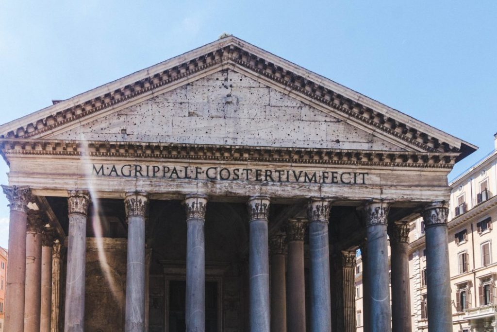 the front facade of the pantheon in rome