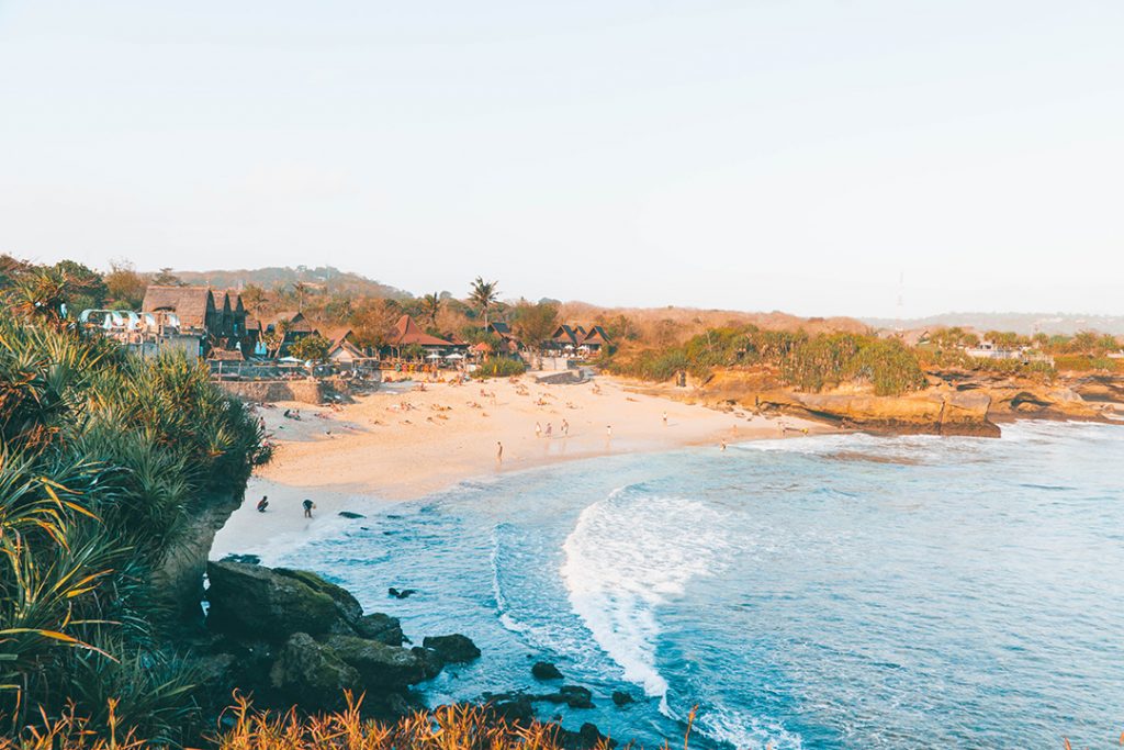 dream beach on nusa lembongan - nusa islands guide